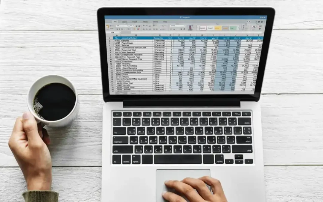 How do I quickly switch between worksheet tabs?