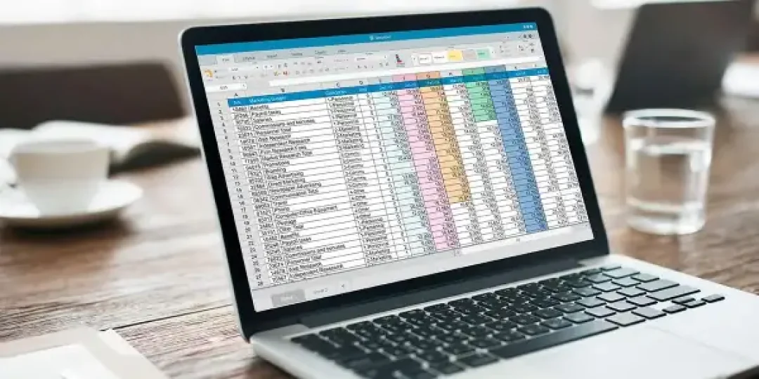 How can I make cells flash with conditional formatting?
