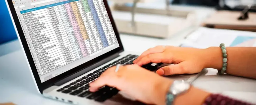 How do I automatically add currency symbols with formulas?